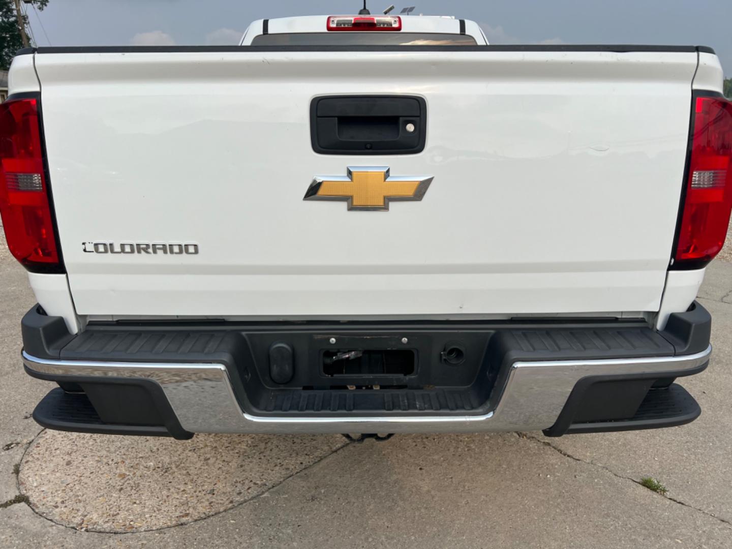 2016 White /Gray Chevrolet Colorado (1GCHSBEA7G1) with an 2.5L 4Cylinder engine, Automatic transmission, located at 4520 Airline Hwy, Baton Rouge, LA, 70805, (225) 357-1497, 30.509325, -91.145432 - 2016 Chevrolet Colorado Ext Cab **One Owner & No Accidents** 2.5L 4 Cylinder Gas, 151K Miles, Power Windows & Locks, Cold A/C, Good Work Truck. FOR INFO PLEASE CONTACT JEFF AT 225 357-1497 CHECK OUT OUR A+ RATING WITH THE BETTER BUSINESS BUREAU WE HAVE BEEN A FAMILY OWNED AND OPERATED BUSINESS AT - Photo#6